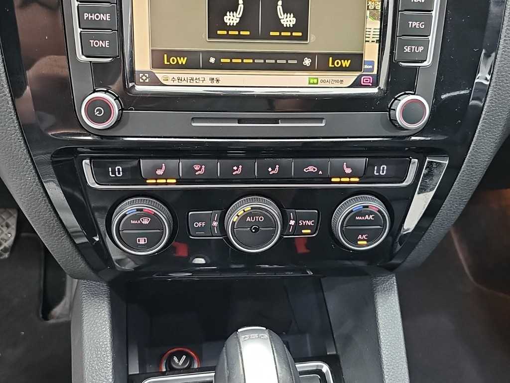Volkswagen Jetta — photo 10