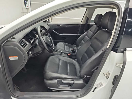 Volkswagen Jetta — photo 11