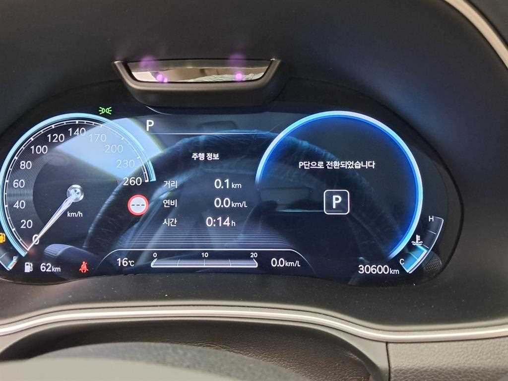 Genesis GV80 — photo 08