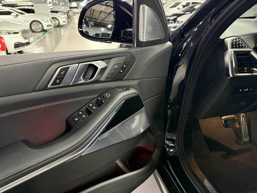 BMW X5 — photo 12