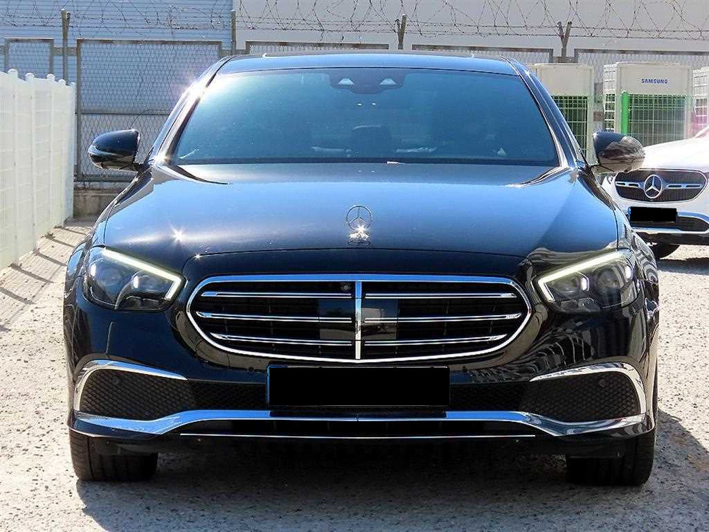 Mercedes-Benz E-Class — photo 01