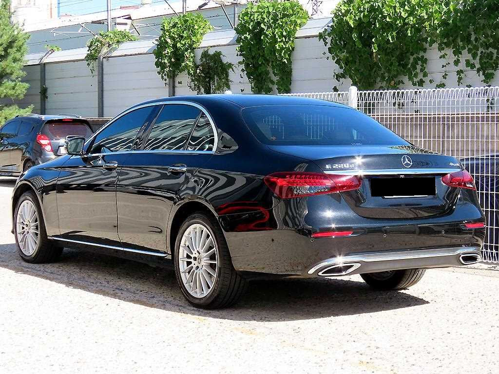 Mercedes-Benz E-Class — photo 03