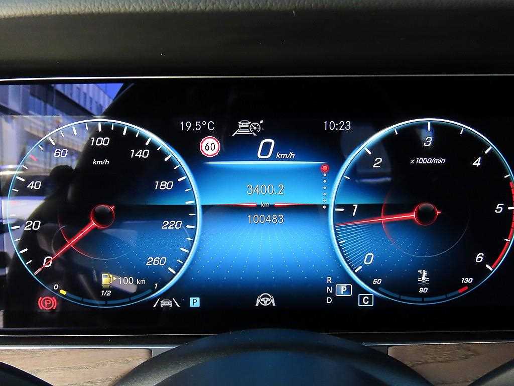 Mercedes-Benz E-Class — photo 09
