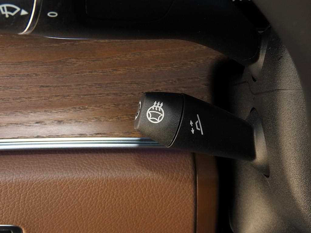 Mercedes-Benz E-Class — photo 12