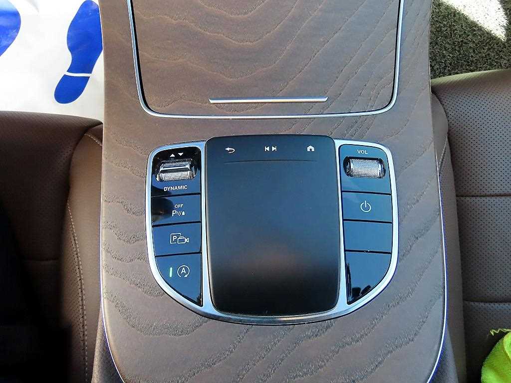 Mercedes-Benz E-Class — photo 13