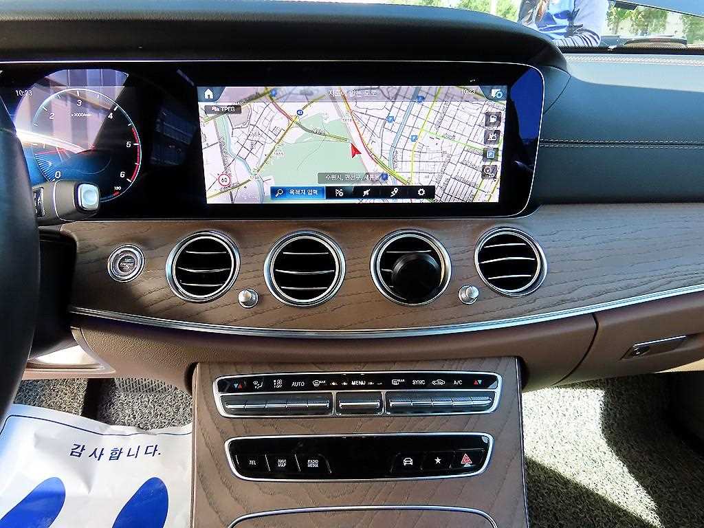 Mercedes-Benz E-Class — photo 14