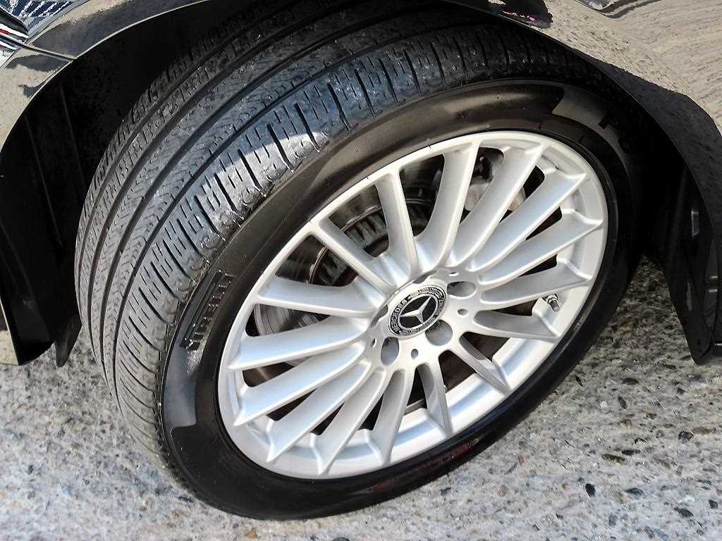 Mercedes-Benz E-Class — photo 20