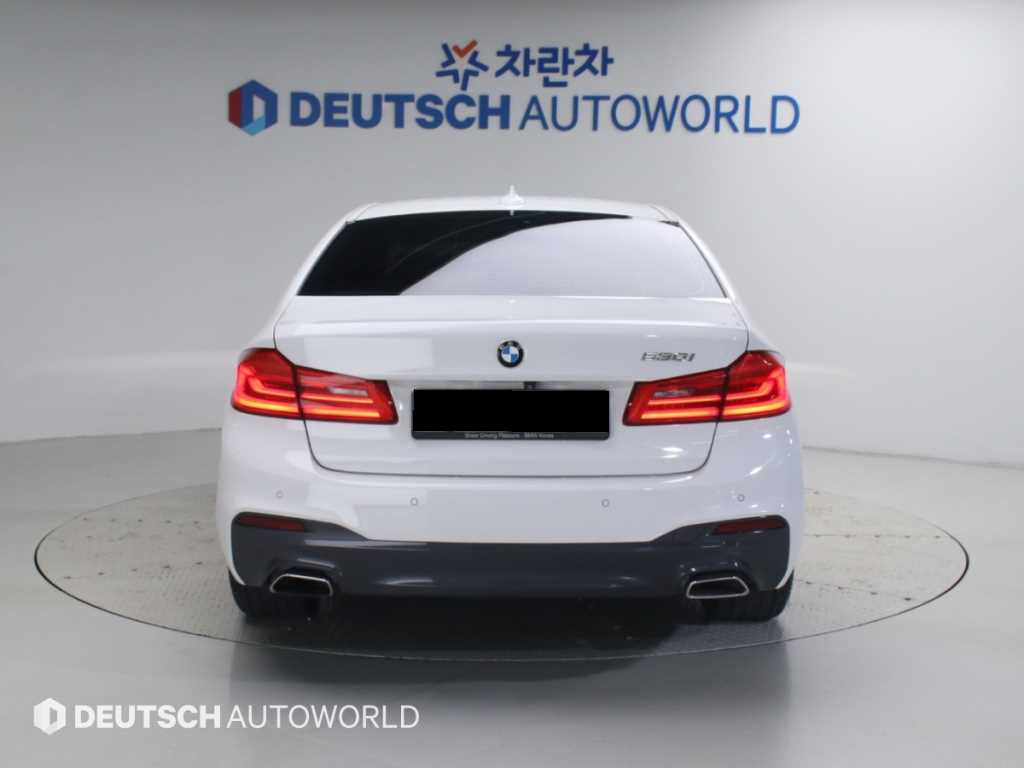 BMW 5-Series — photo 04