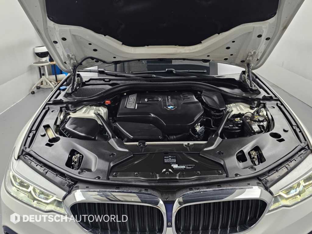 BMW 5-Series — photo 06