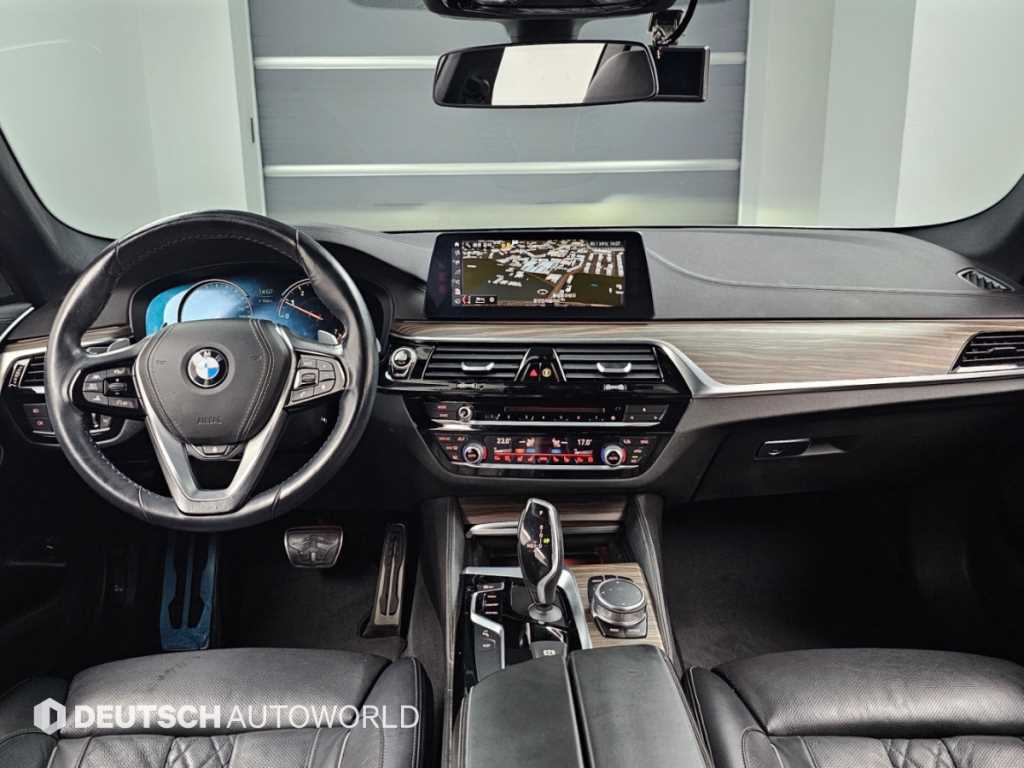 BMW 5-Series — photo 07