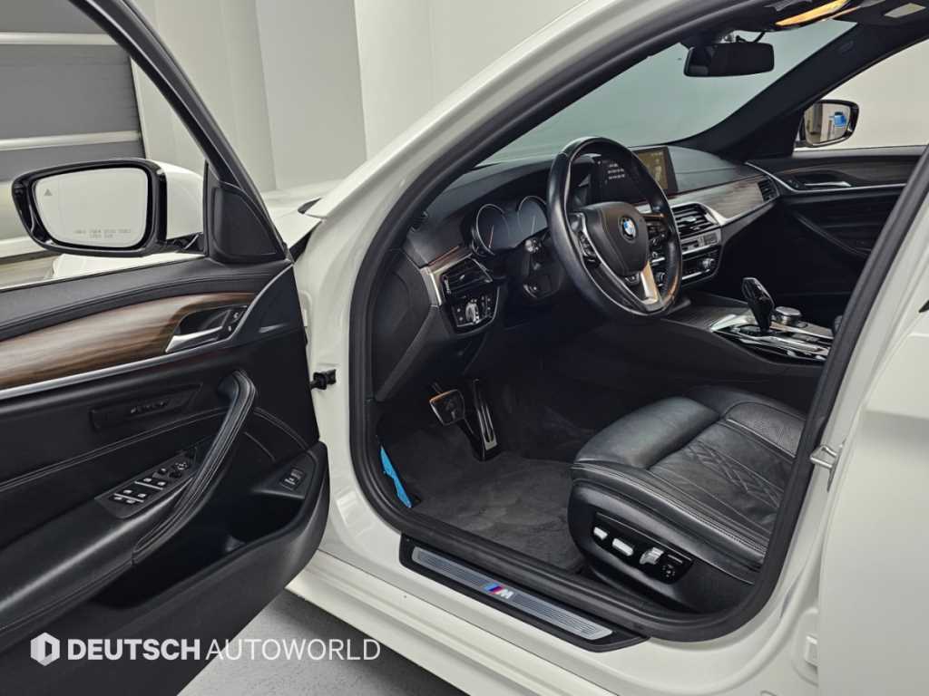 BMW 5-Series — photo 11