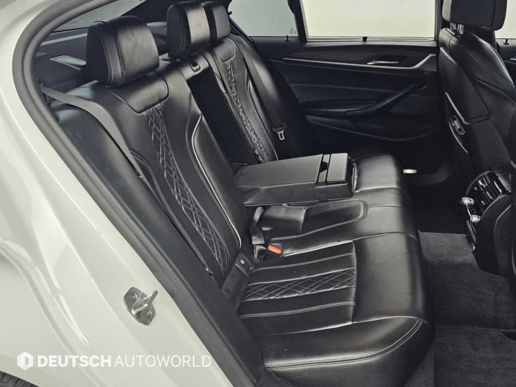BMW 5-Series — photo 12