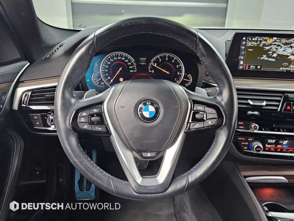 BMW 5-Series — photo 13