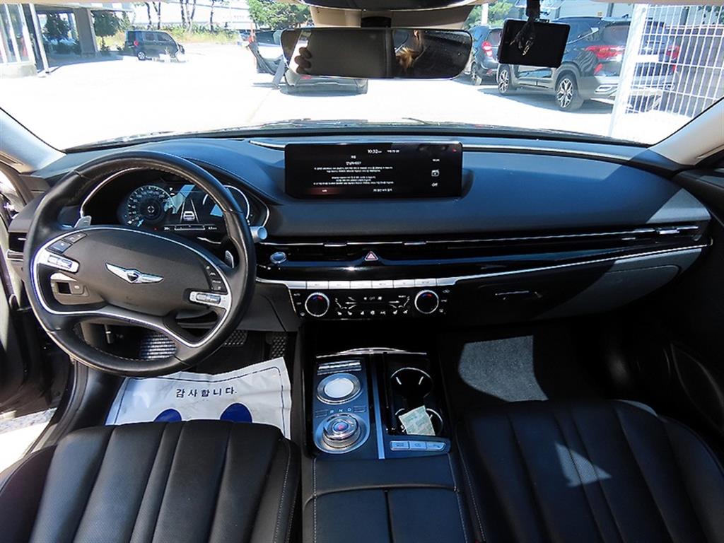 Genesis G80 — photo 06
