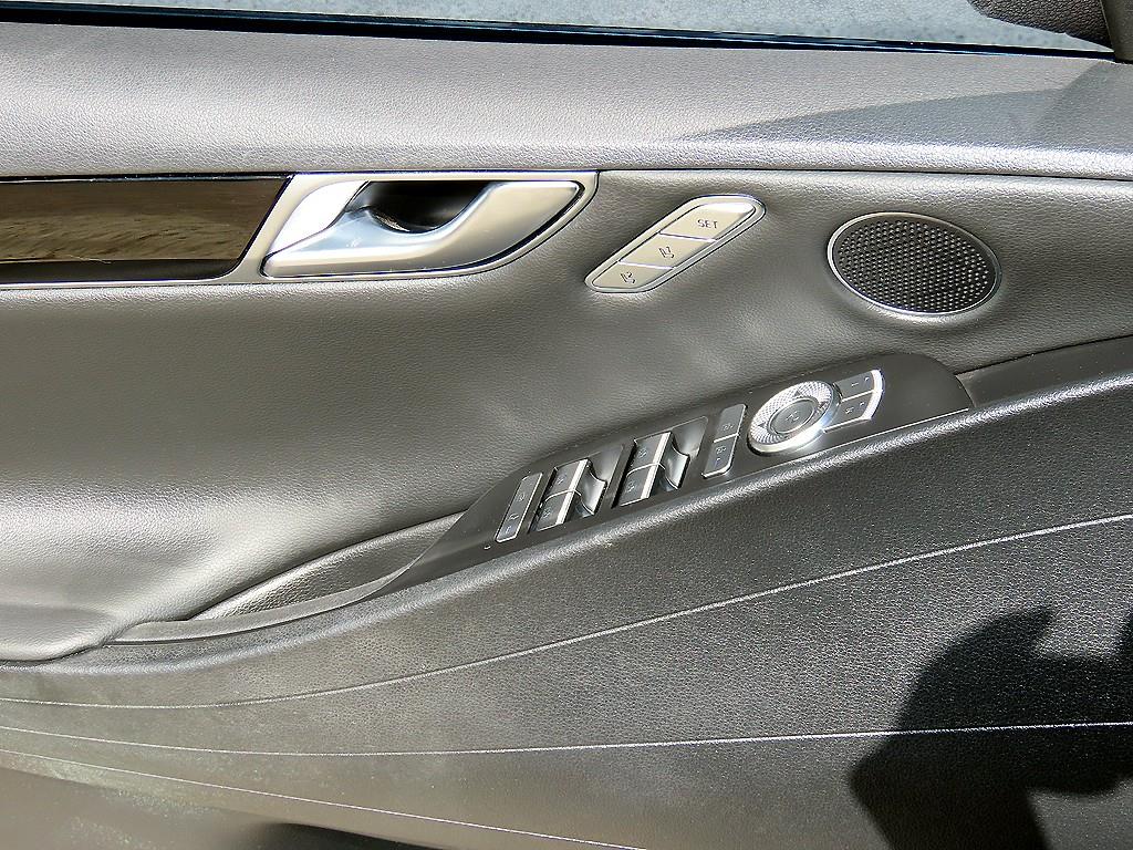Genesis G80 — photo 11