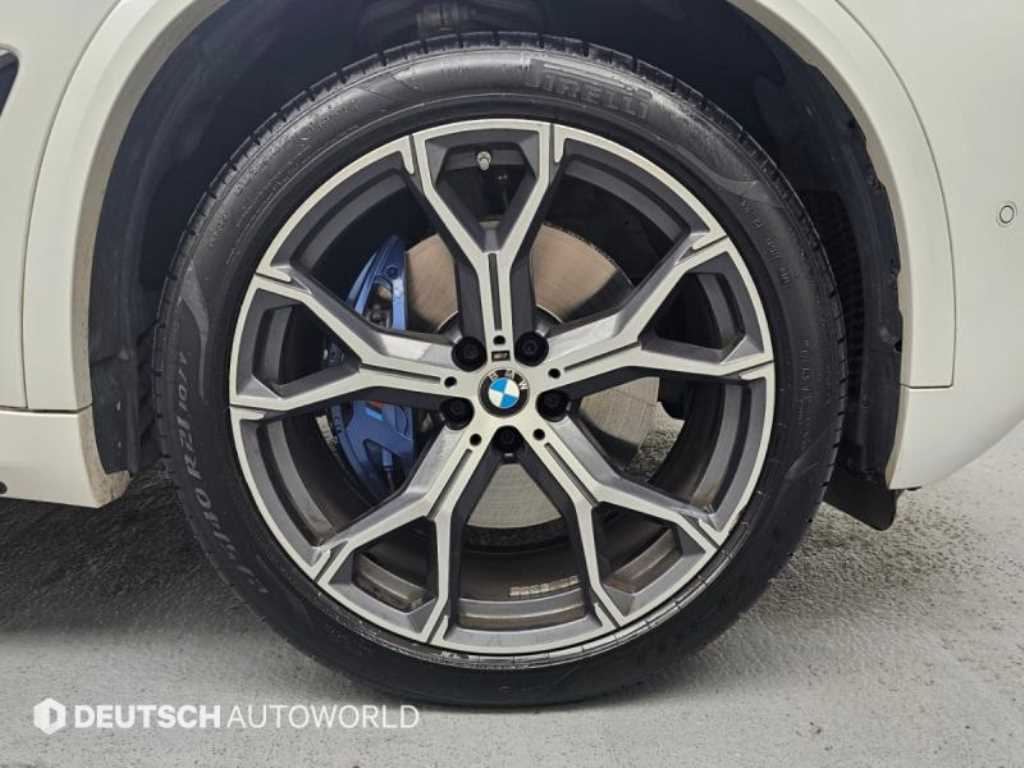BMW X5 — photo 05