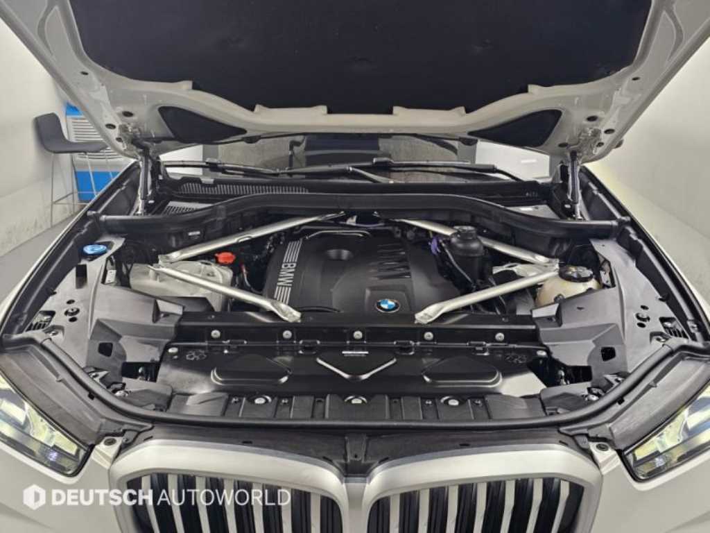 BMW X5 — photo 06