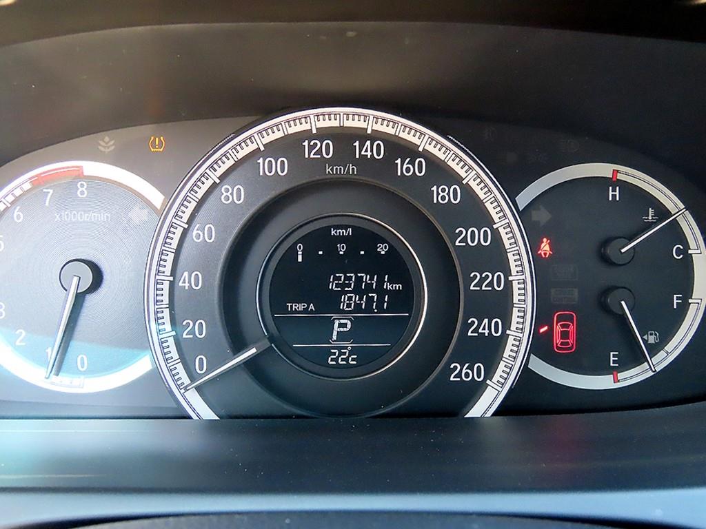Honda Accord — photo 09