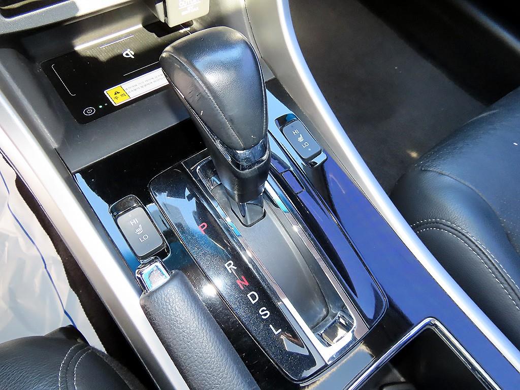 Honda Accord — photo 10