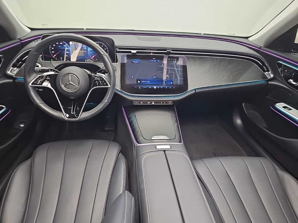 Mercedes-Benz E-Class — photo 07