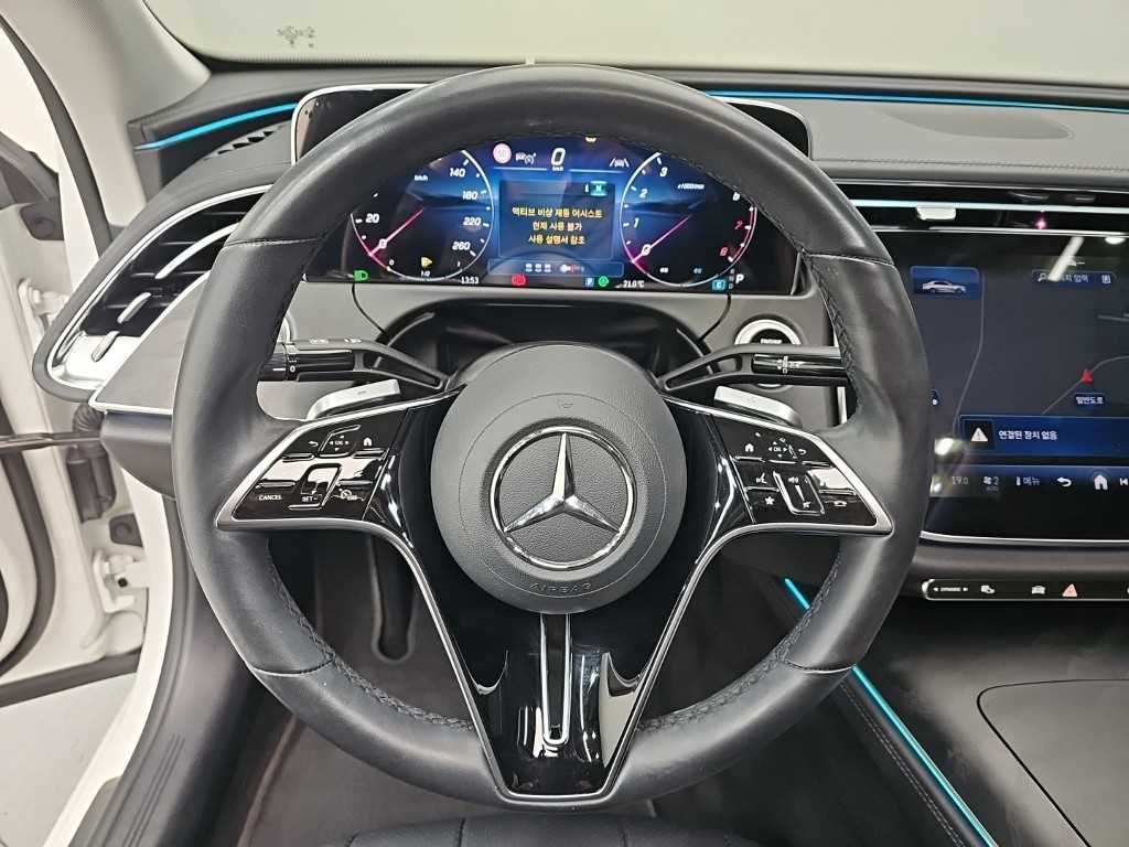 Mercedes-Benz E-Class — photo 09