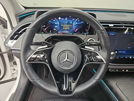 Mercedes-Benz E-Class — photo 09