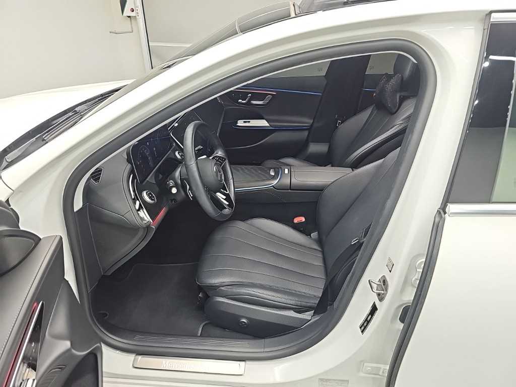 Mercedes-Benz E-Class — photo 11