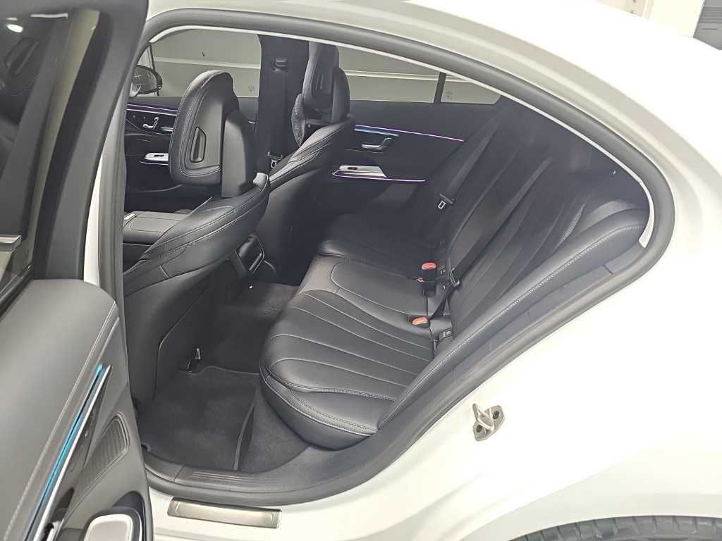 Mercedes-Benz E-Class — photo 12