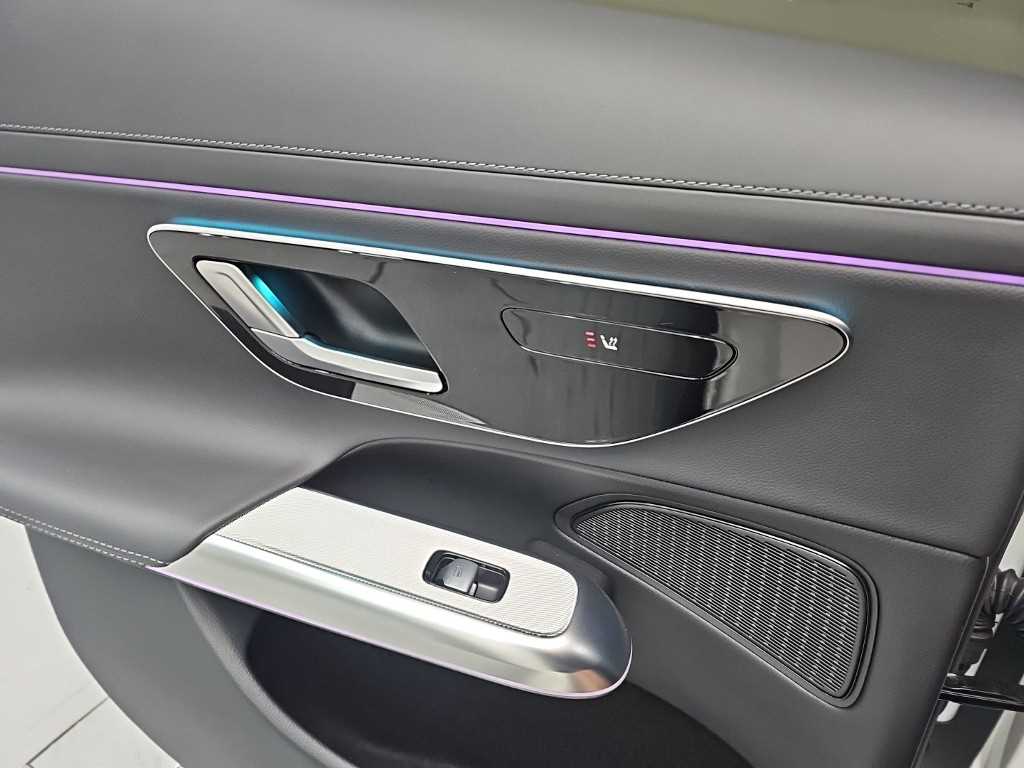 Mercedes-Benz E-Class — photo 13