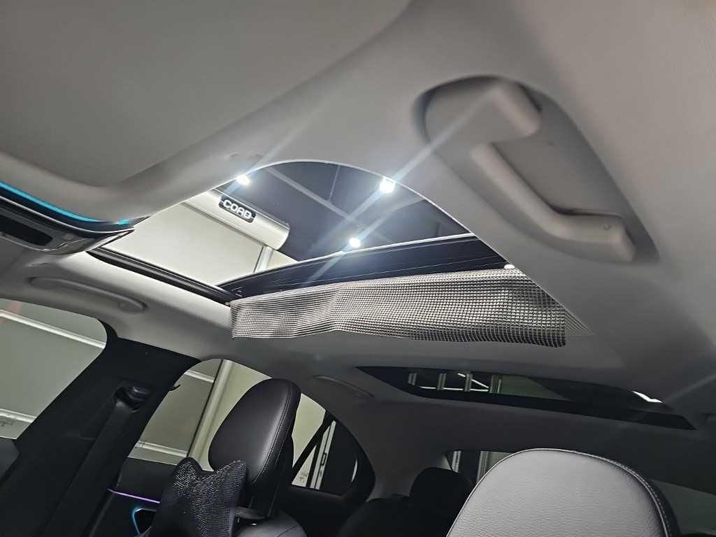 Mercedes-Benz E-Class — photo 14