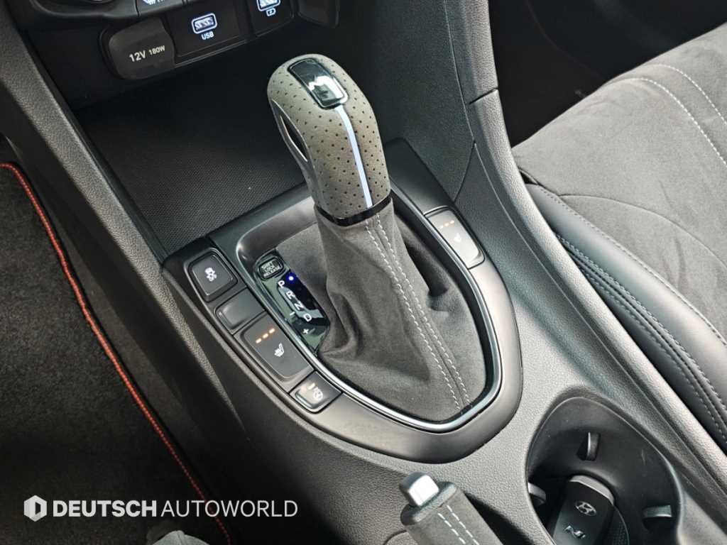 Hyundai Veloster — photo 09