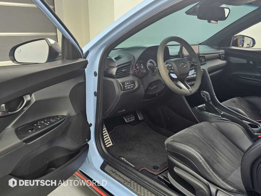 Hyundai Veloster — photo 11
