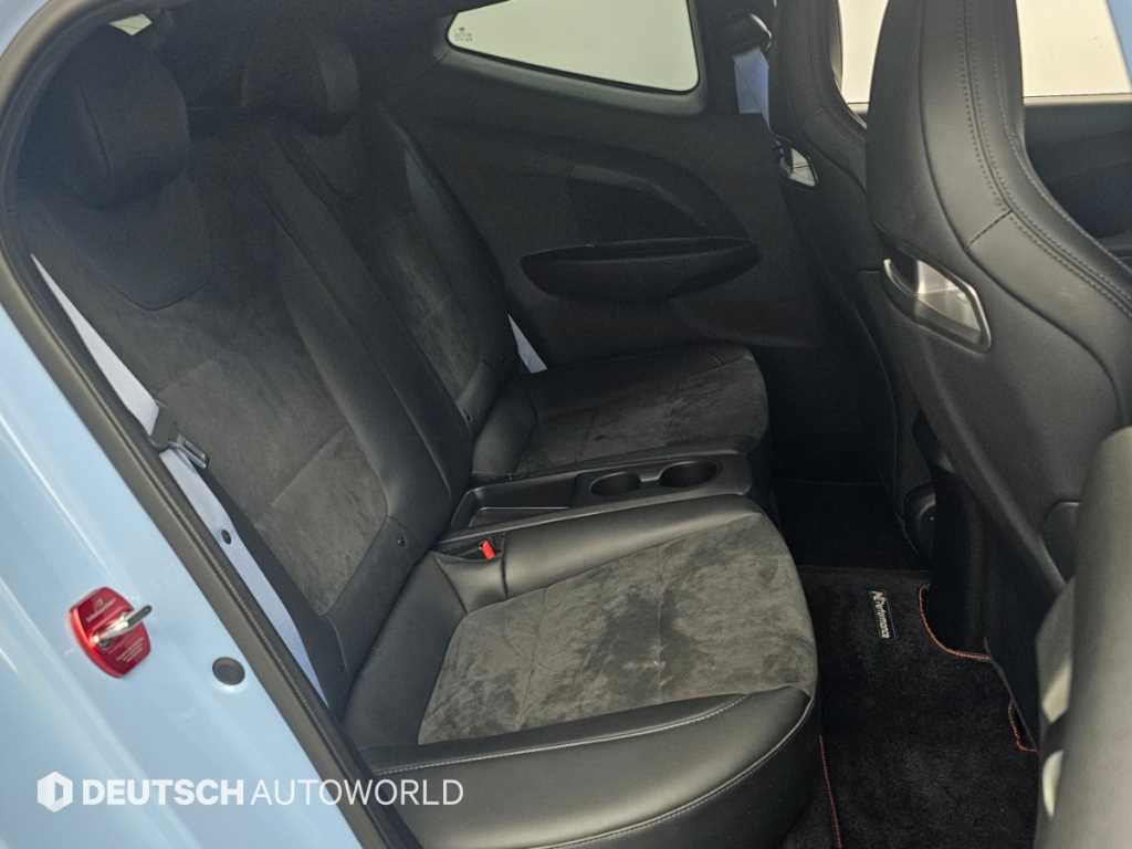 Hyundai Veloster — photo 12