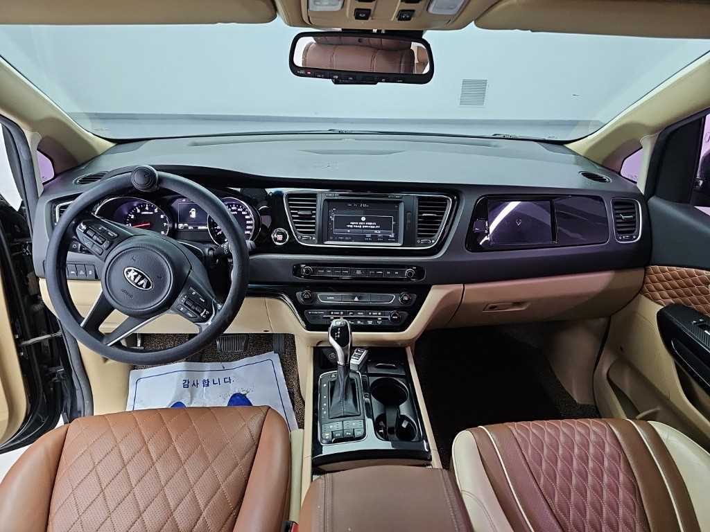 Kia Carnival — photo 07