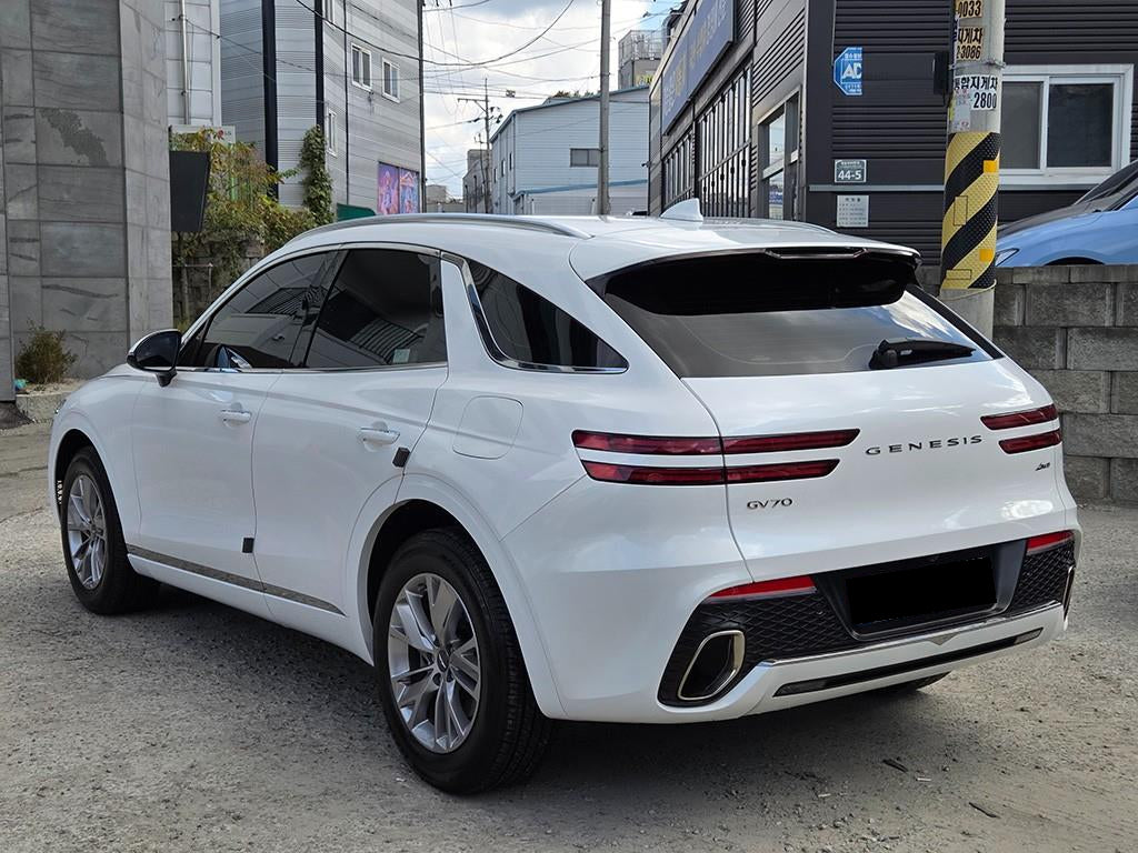 Genesis GV70 — photo 03