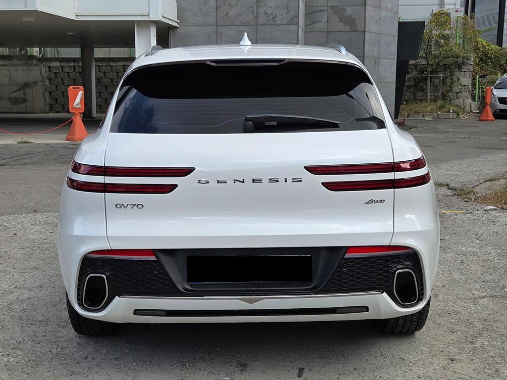Genesis GV70 — photo 04