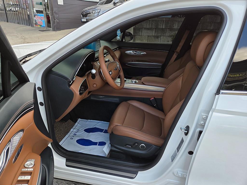 Genesis GV70 — photo 05