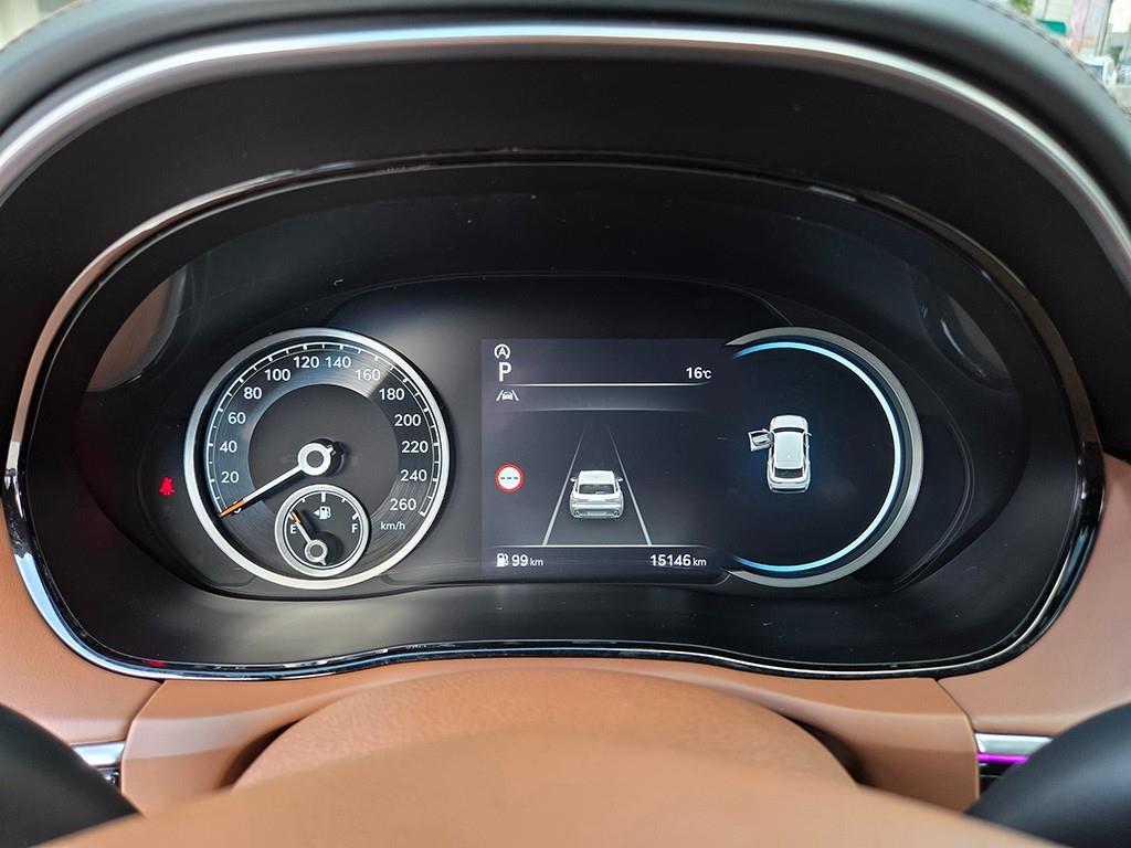 Genesis GV70 — photo 08