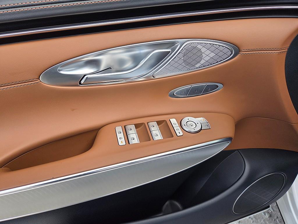 Genesis GV70 — photo 12