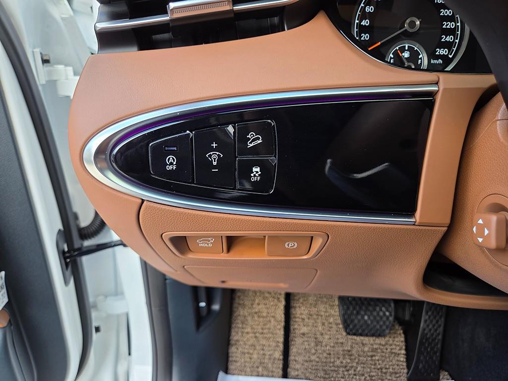 Genesis GV70 — photo 13