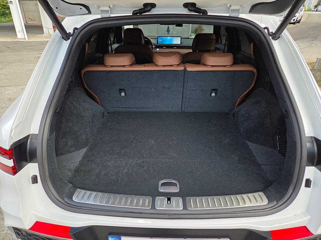 Genesis GV70 — photo 17