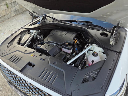 Genesis GV70 — photo 18