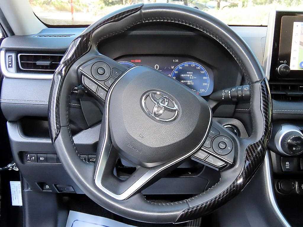 Toyota RAV4 — photo 08