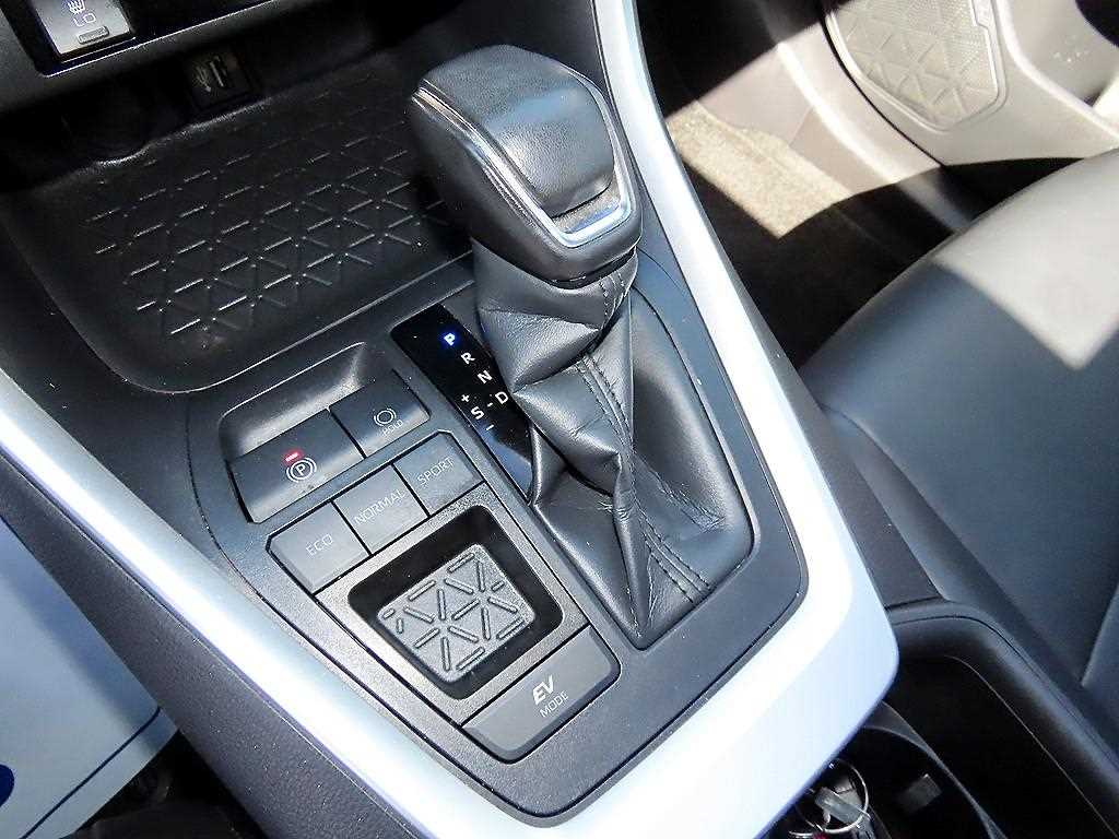 Toyota RAV4 — photo 10