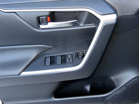 Toyota RAV4 — photo 11