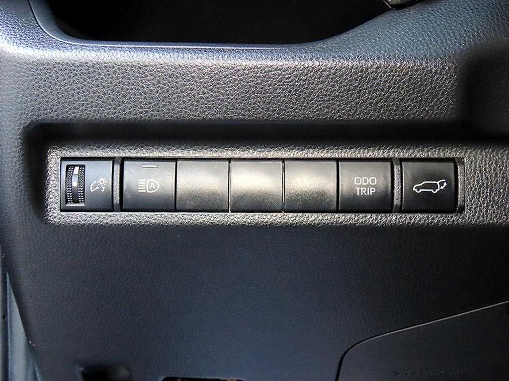 Toyota RAV4 — photo 12