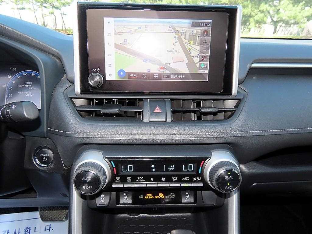 Toyota RAV4 — photo 13