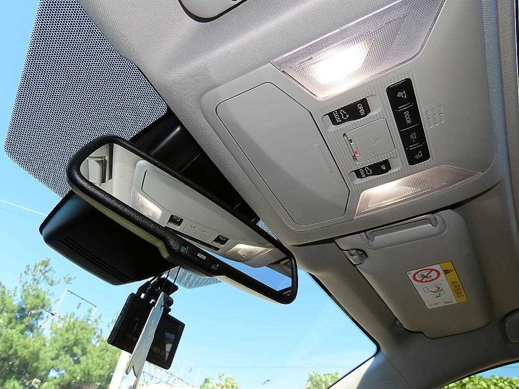 Toyota RAV4 — photo 14