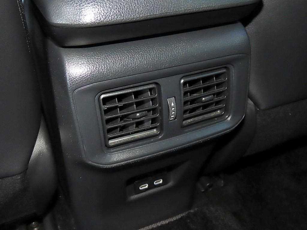 Toyota RAV4 — photo 15