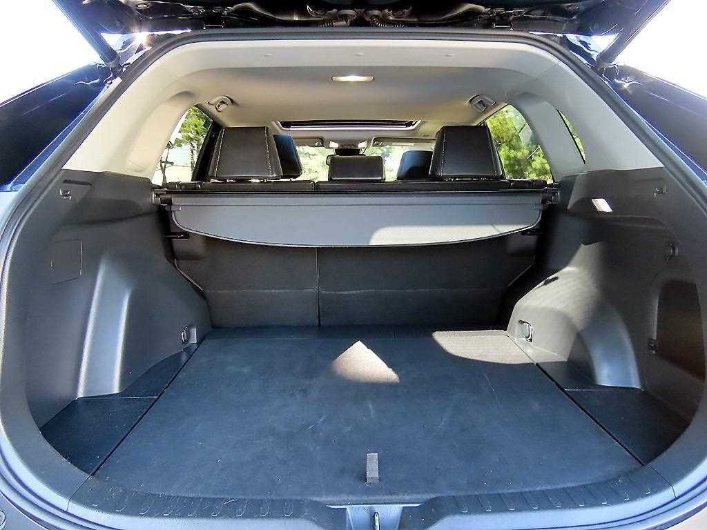 Toyota RAV4 — photo 17